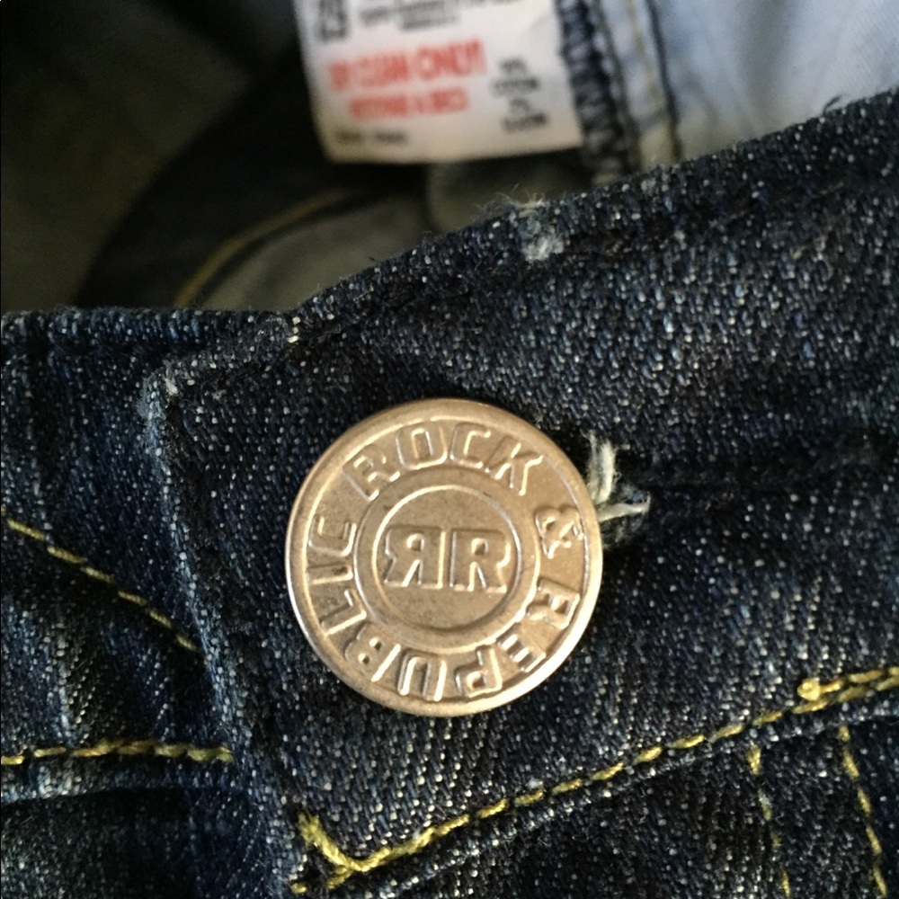 Rock & Republic Jeans with Rhinestone Pockets - Picture 5 of 8